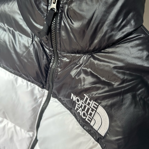The North Face Nuptse Short Jacket - Picture 7 of 7